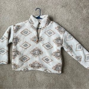 Pullover Sherpa jacket.